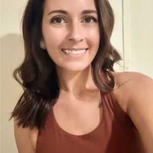 Meet your Posher, Caitlin